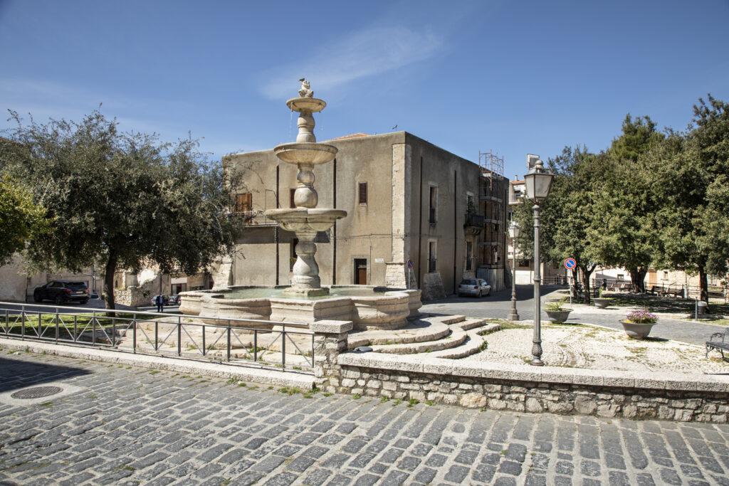 Fontana di Piazza Castelllo - Foto di Sandro Scalia