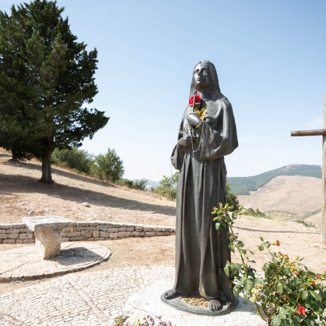 Statua di Santa Rosalia - Ingresso dell'Eremo - Foto di Sandro Scalia