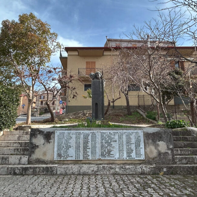 Monumento ai caduti della Seconda Guerra Mondiale - Foto DARCH